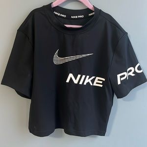 Nike Pro Cropped T-Shirt